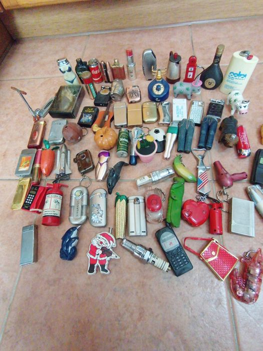 Coleção de 750 isqueiros diferentes