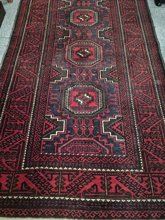 Tapete Persa Tribal Baluch - Tecido à Mão (Vermelho e Preto)