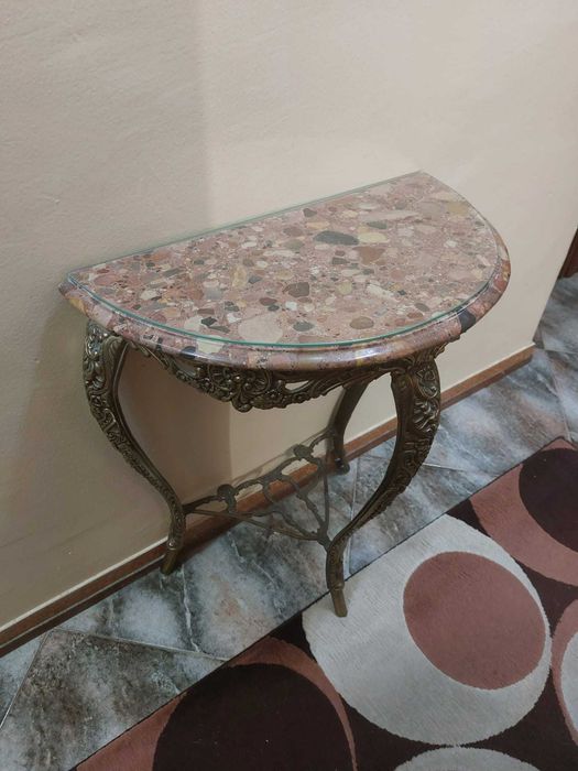 Mesa de parede em fundição de latão com pedra da Arrábida