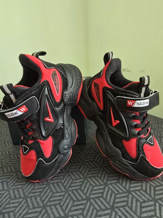 Кросівки осінь - весна