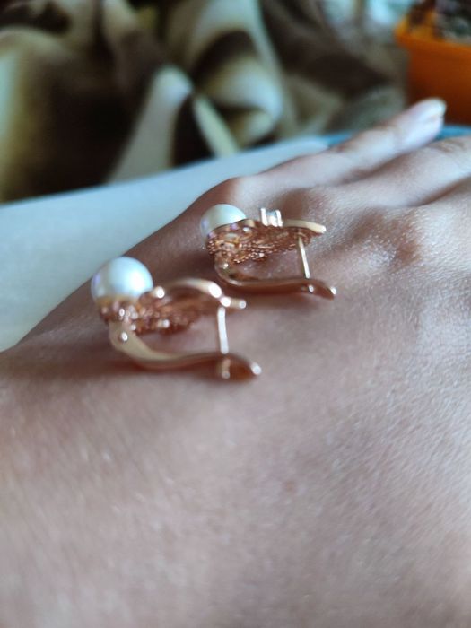 Сережки из медицинского золота