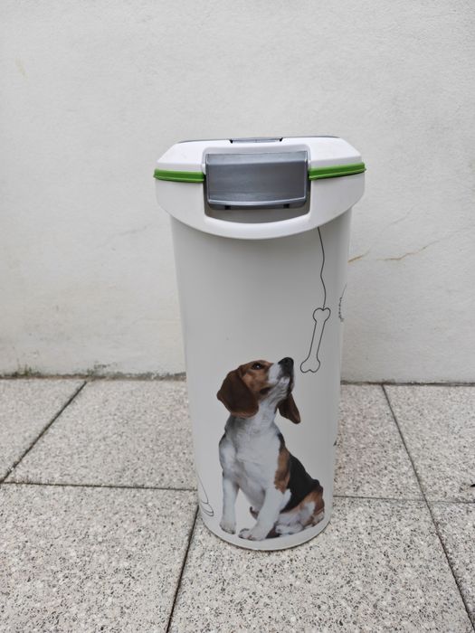 Contentor / Depósito de Ração Grande Curver Petlife 20kg (54L) – Como Novo
