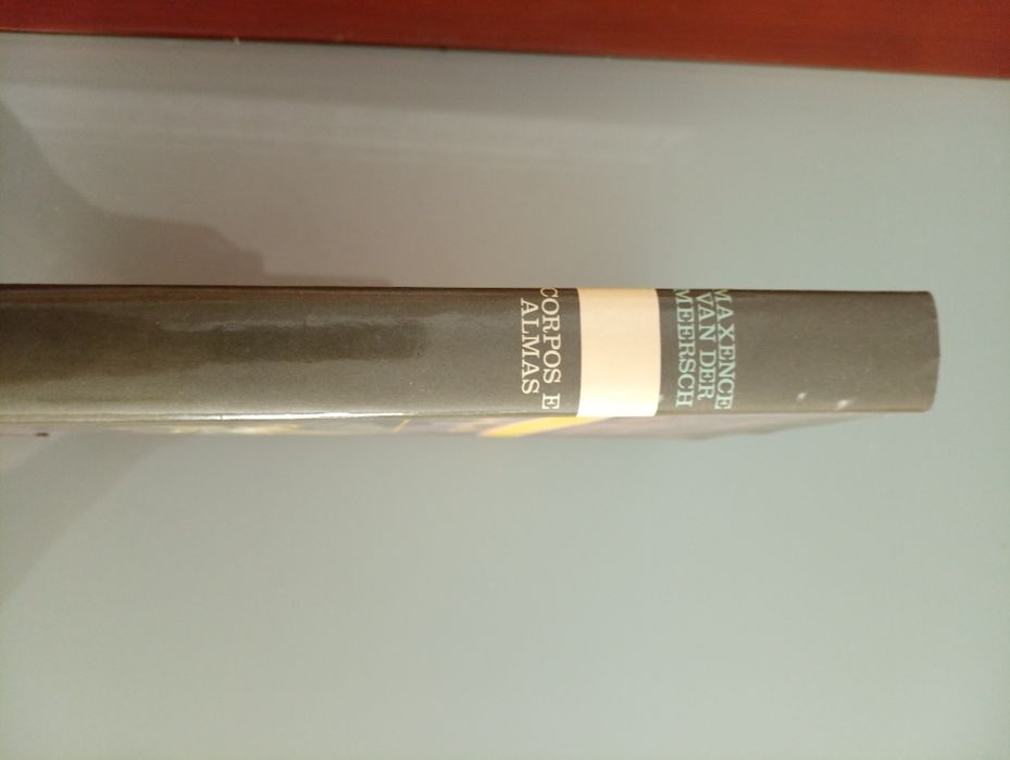 CORPOS E ALMAS.	MEERSCH. Maxence Van der - Círculo de Leitores. 1981.