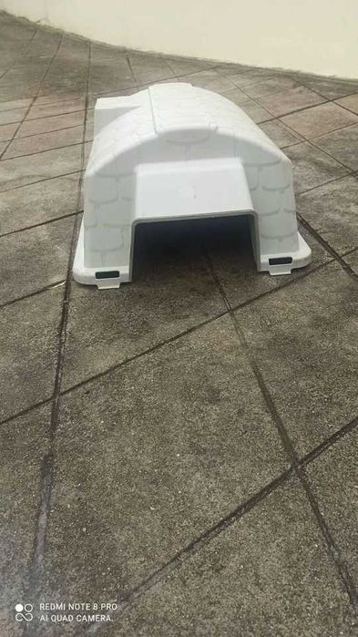 Casa para cão e comedouro