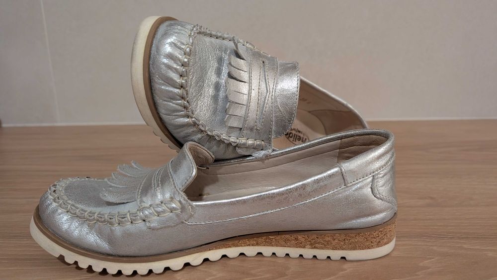 Mokasyny skórzane, srebrne, rozm. 39, Helios komfort