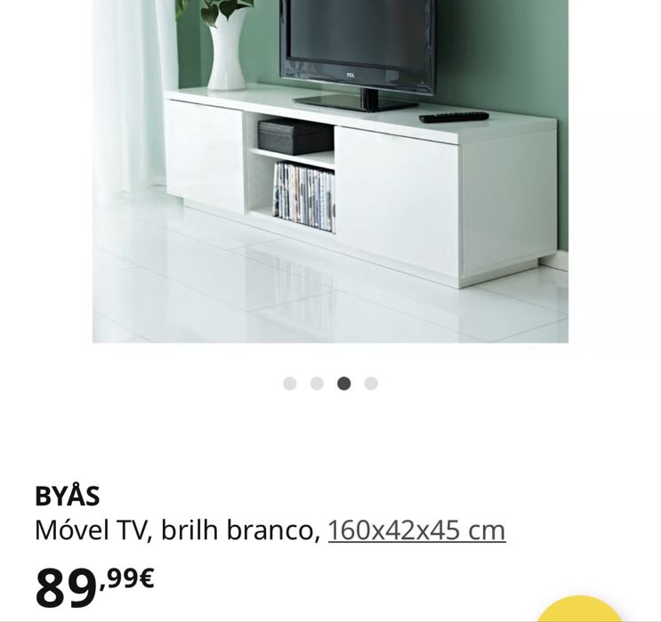 Móvel de Televisão Branco com Arrumação