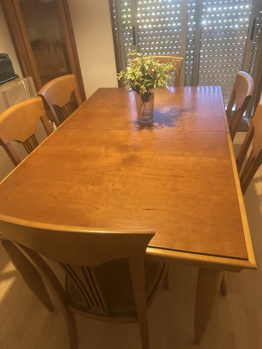 Mesa em madeira como nova