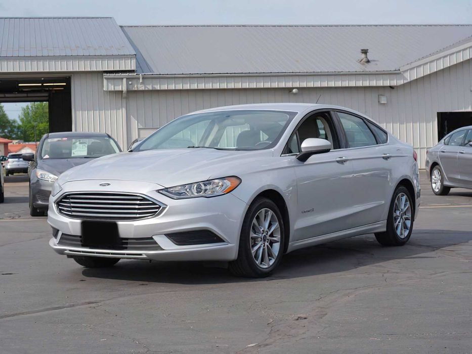 Ford Fusion hyb      2017