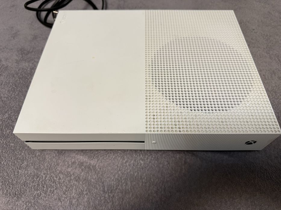 Zestaw Xbox One S + Kontroler + 2 Gry (FIFA 20, Minecraft) – Stan BDB!