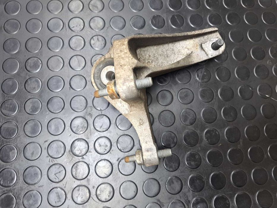 Mocowanie poduszki silnika Ford Kuga Mk1 8V41-6P093-BA