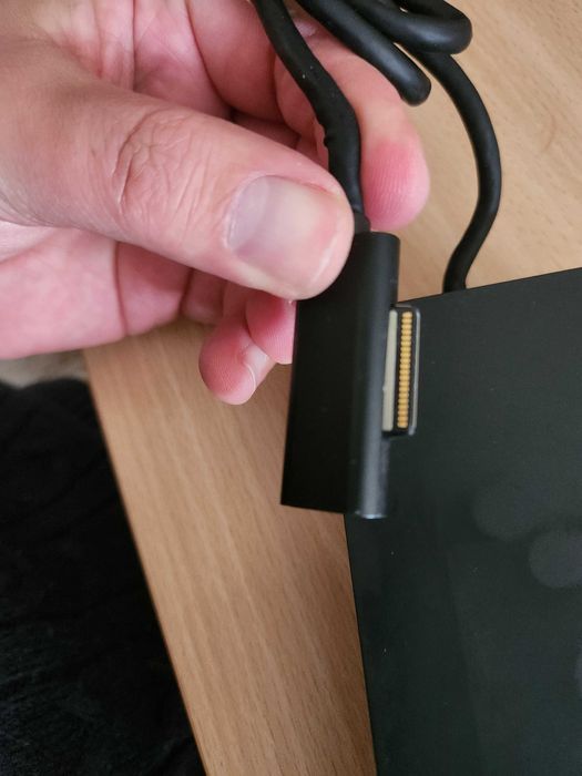 Microsoft Surface Dock441080416253388801