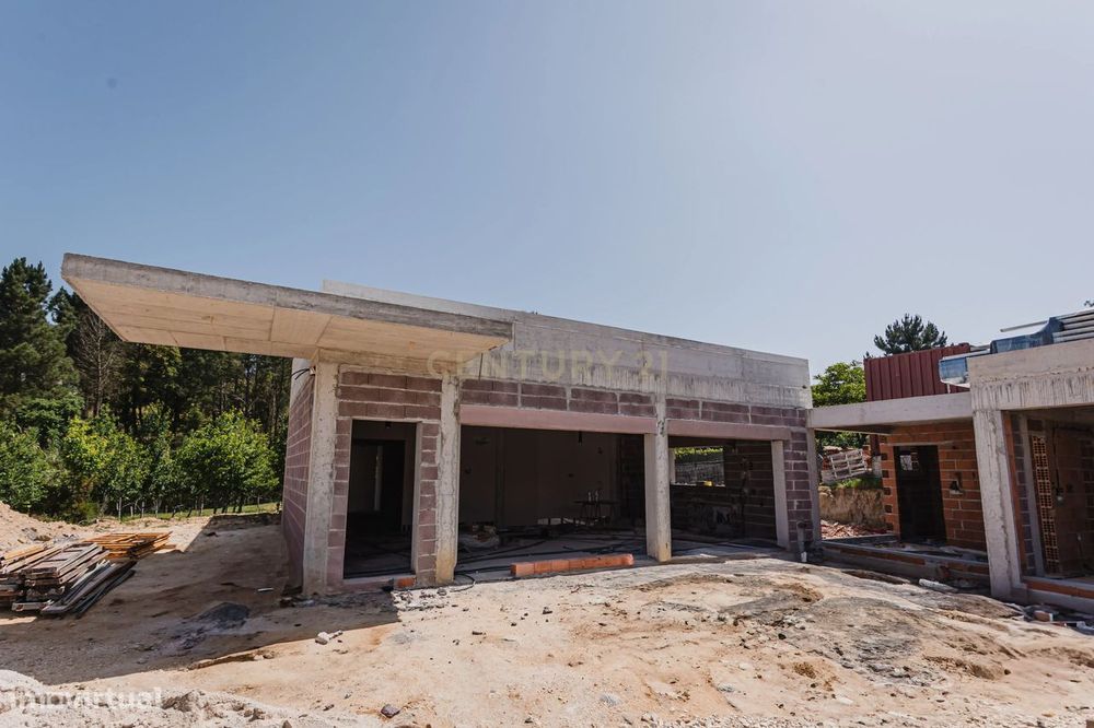 Moradia T4 em construção - Condomínio privado nas Cortes
