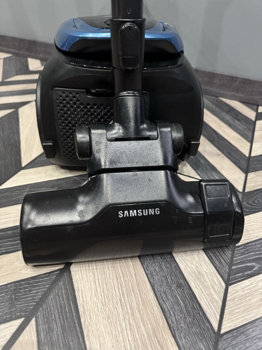 Пылесос  SAMSUNG VC07M31D3HU