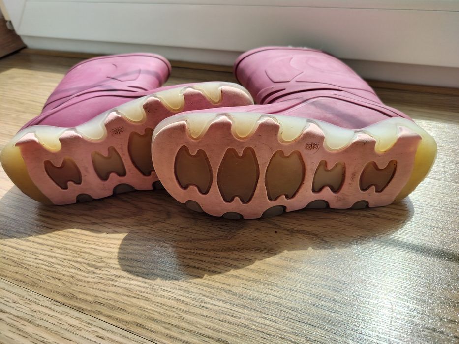 Gumowce, kalosze, buty 28-29 migające podeszwy.