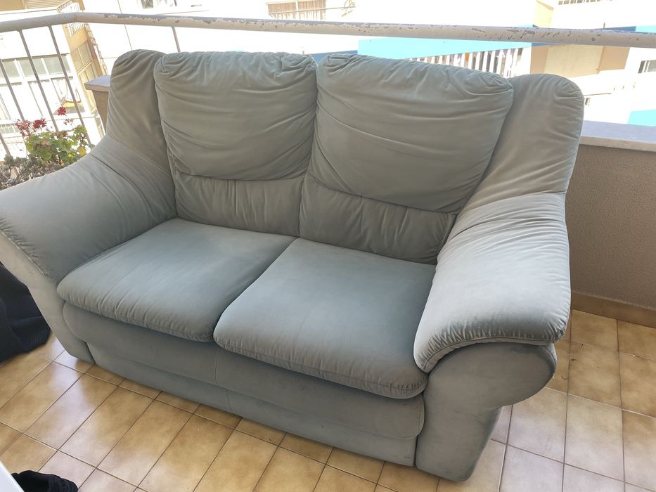 Sofá verde com molá
