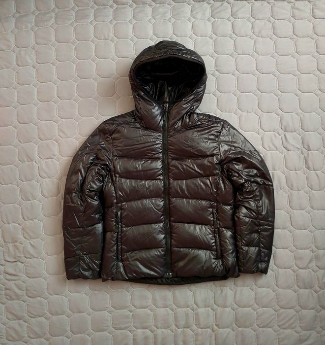 Жіноча глянцева пухова куртка