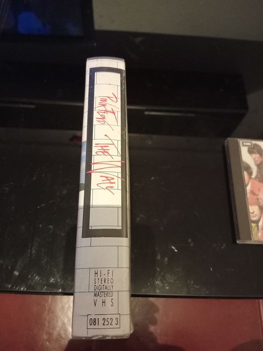 Vendo vídeo cassete dos pink floyd the wall em VHS