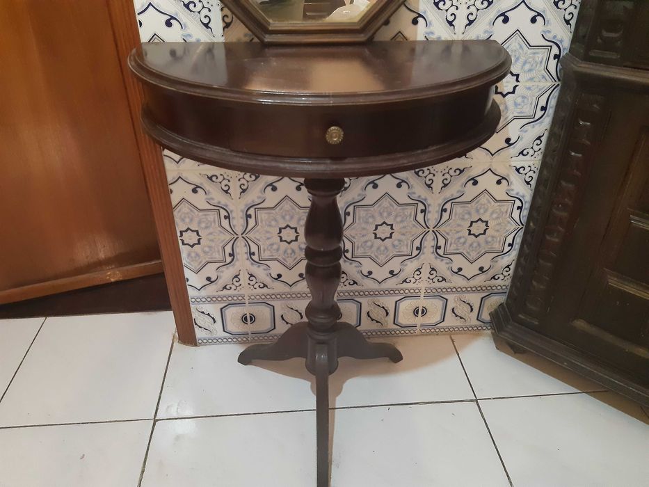 Mesa hall c/gaveta e espelho parede, anos 1980, bom estado