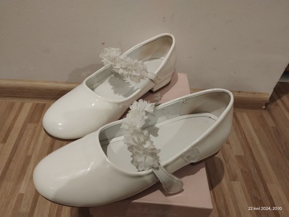 Buty dziewczęce na komunię