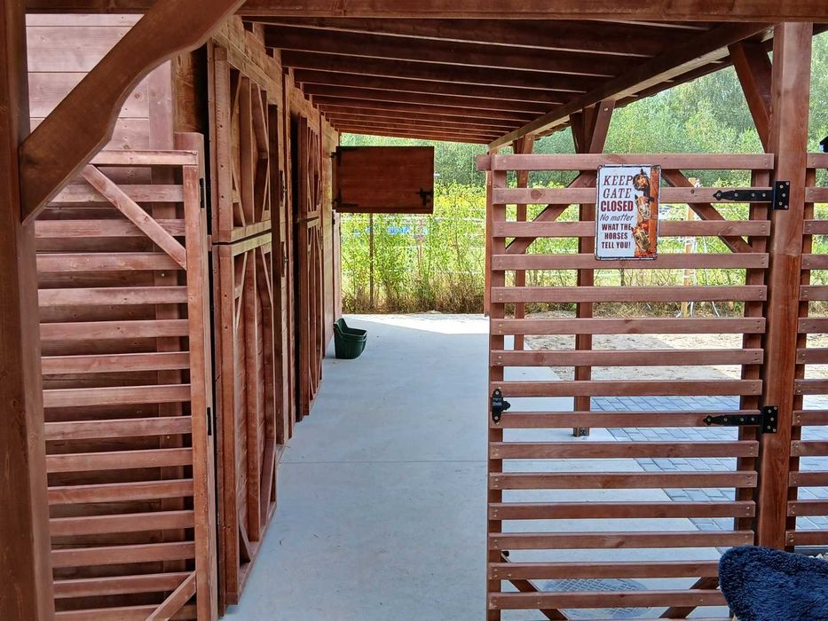 Stajnia drewniana Wolnostojąca na 3-4 Konie Szybka realizacja Montaż