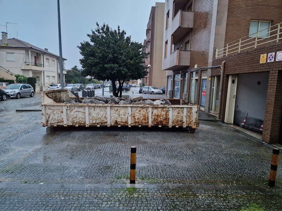 Oeterre terraplanagem Aluguer de máquinas e Camião