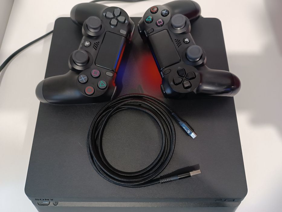 PS4 Slim 500GB + 2 Comandos + 4 Jogos