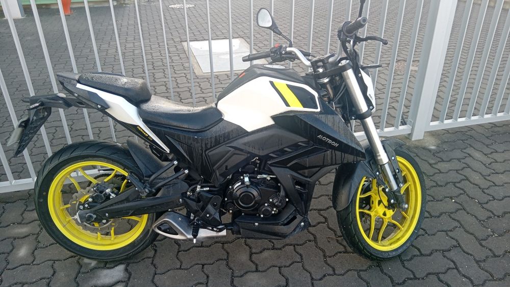 Mota desportiva nova
