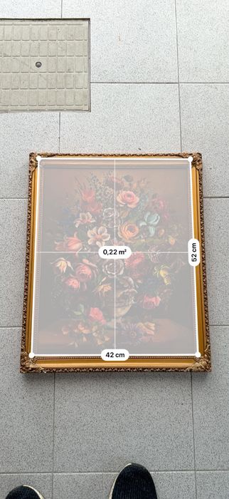 Quadro decorativo clássico com flores – moldura dourada (42x52 cm)