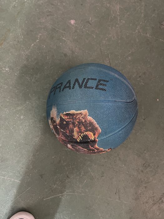 Bolas futebol e basket