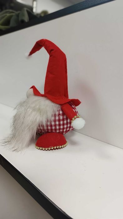 Гном новорічний під ялинку