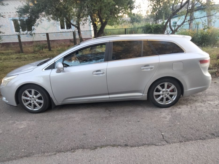 Продам toyota avensis