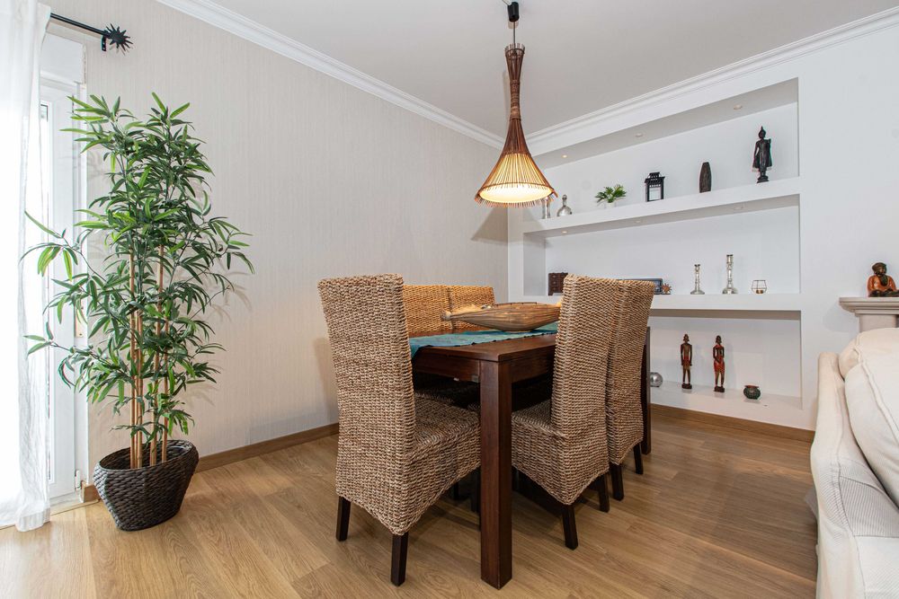 Conjunto de 6 Cadeiras e Candeeiro Elegante - Estilo sofisticado!