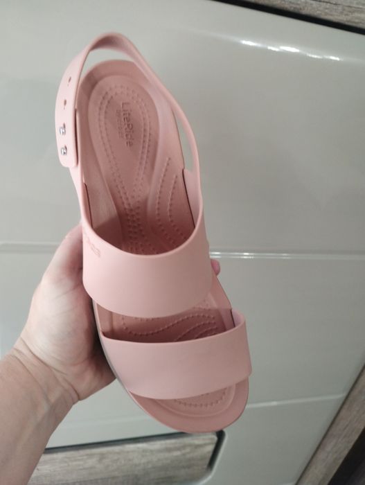 Crocs sandały damskie Brooklyn Low Wedge rozmiar W10