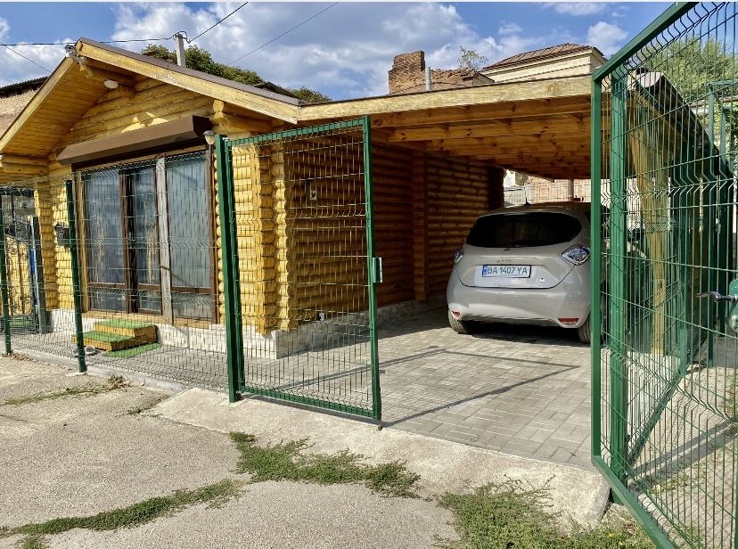 Центр. СВЕТ ЕСТЬ. Посуточная и почесовая сдача дома.