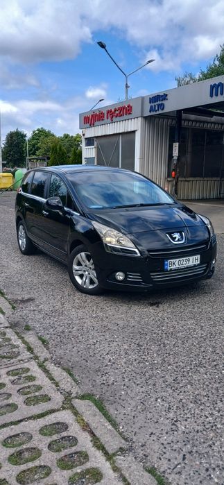 Peugeot  5008...