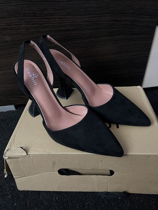 Туфли на каблуку