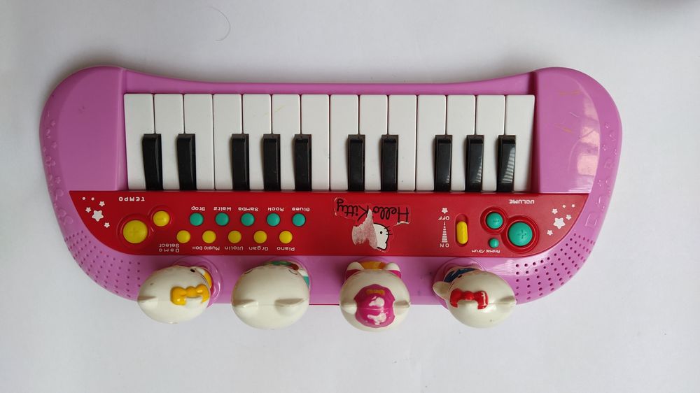 2 pianos de brincar