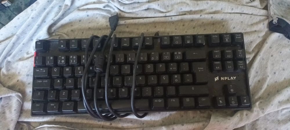 Teclado da nply semi-novo