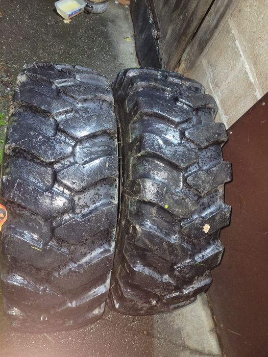 Opony do ładowarki r20