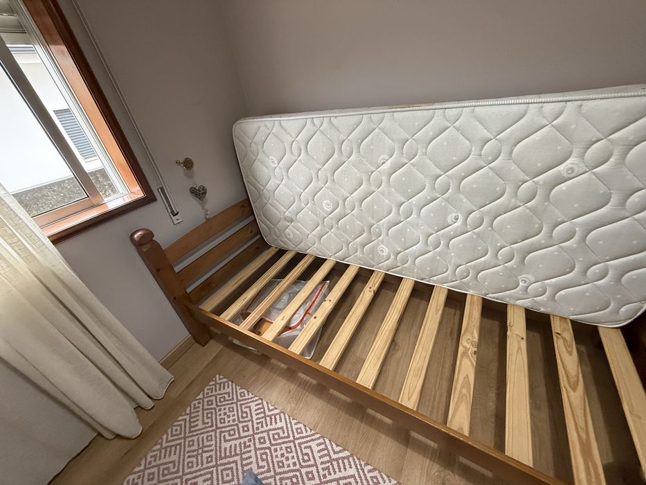 Cama individual com colchao incluido