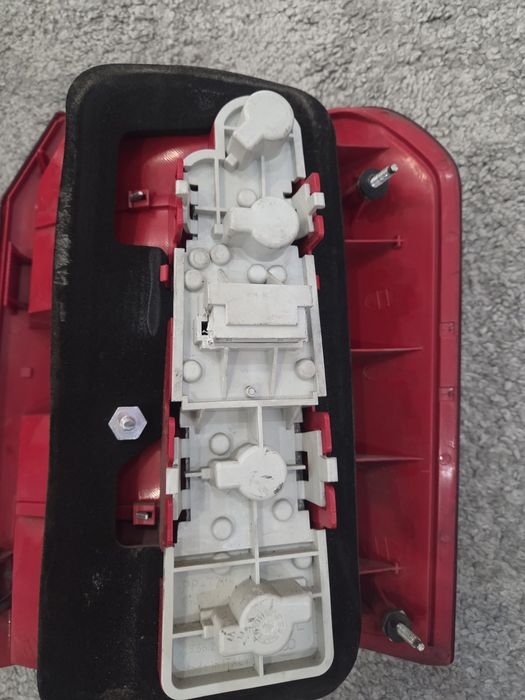 FAROL Traseiro esquerdo AUDI A2 excelente estado. 
Inclui todas