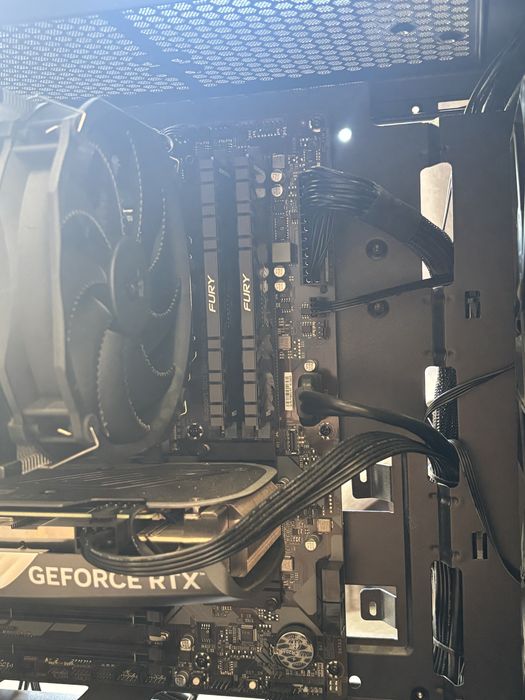 Mocny PC do gier RTX 4070 + 2 monitory + akcesoria – gotowy setup