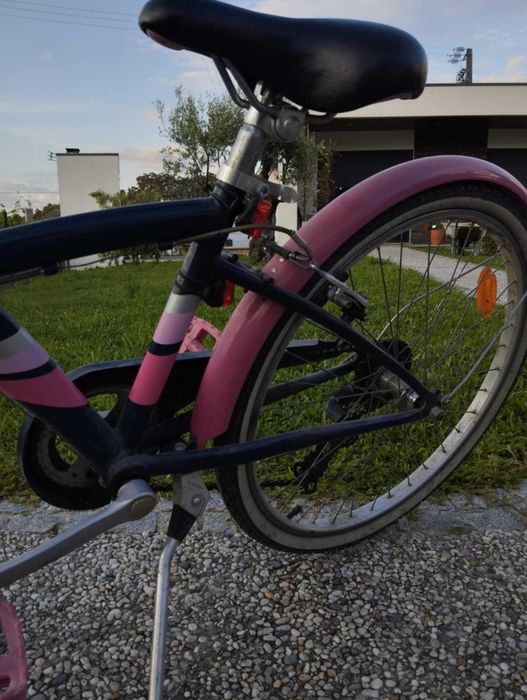 Vende-se bicicleta de menina.