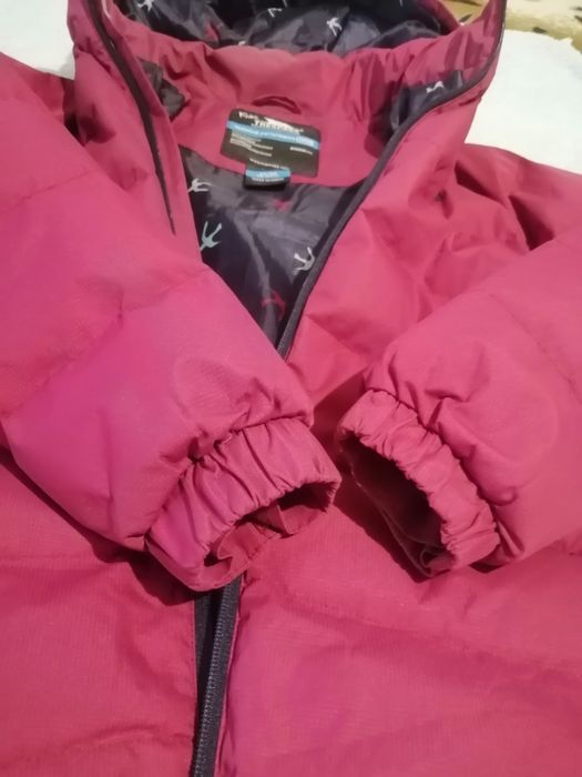 Продам на дівчинку зимову куртку у гарному стані