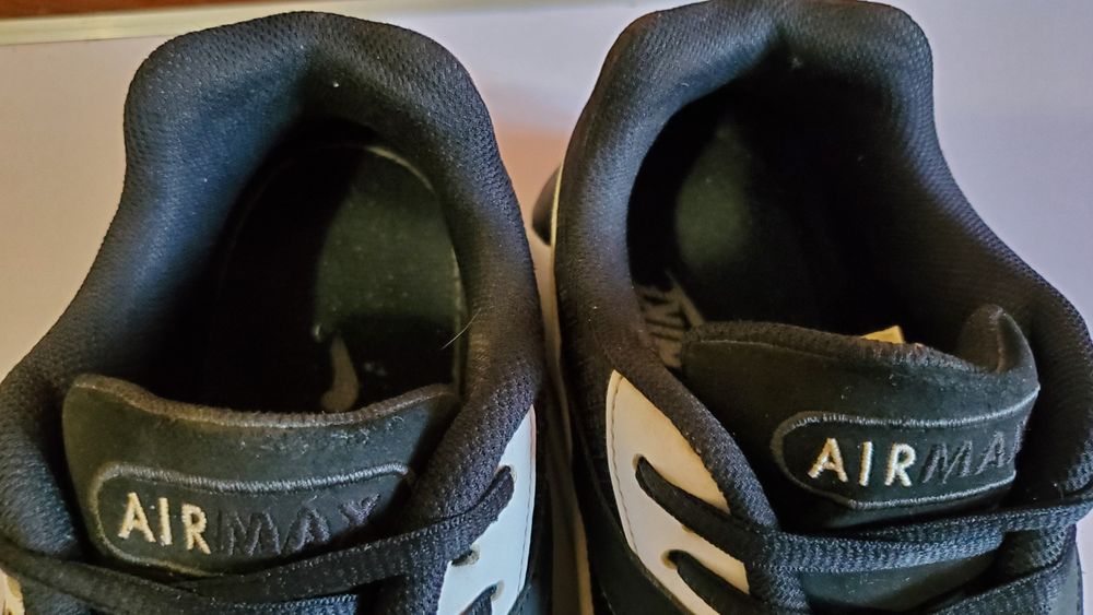 Продам Кросівки NIKE air max оригінал