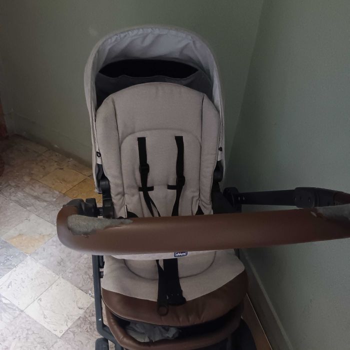 Vendo carro e baloiço esta usado mas funcional