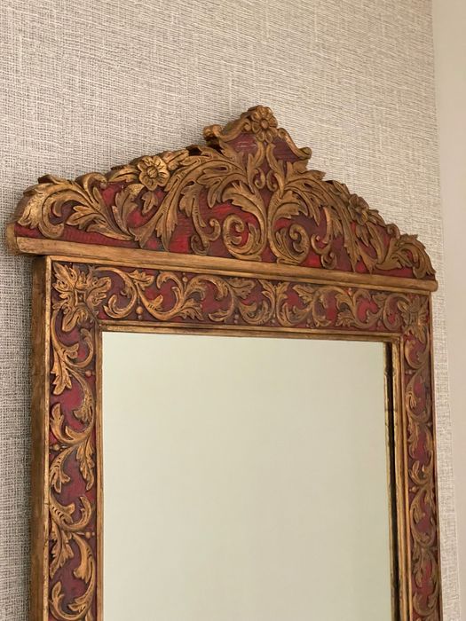 Espelho único séc. XIX, de grandes dimensões, em vermelho e dourado
