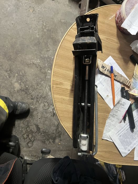 Домкрат вольцваген тігуан