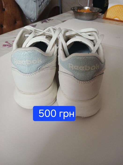 Продам женские кроссовки состоянии на фото