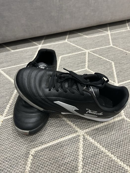 Продам сороконіжки Joma Toledo